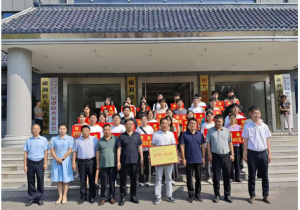 愛心傳遞，溫暖同行——磁澗鎮(zhèn)2024年社會扶貧暨洛陽九億重工集團(tuán)資助貧困大學(xué)生愛心捐贈活動